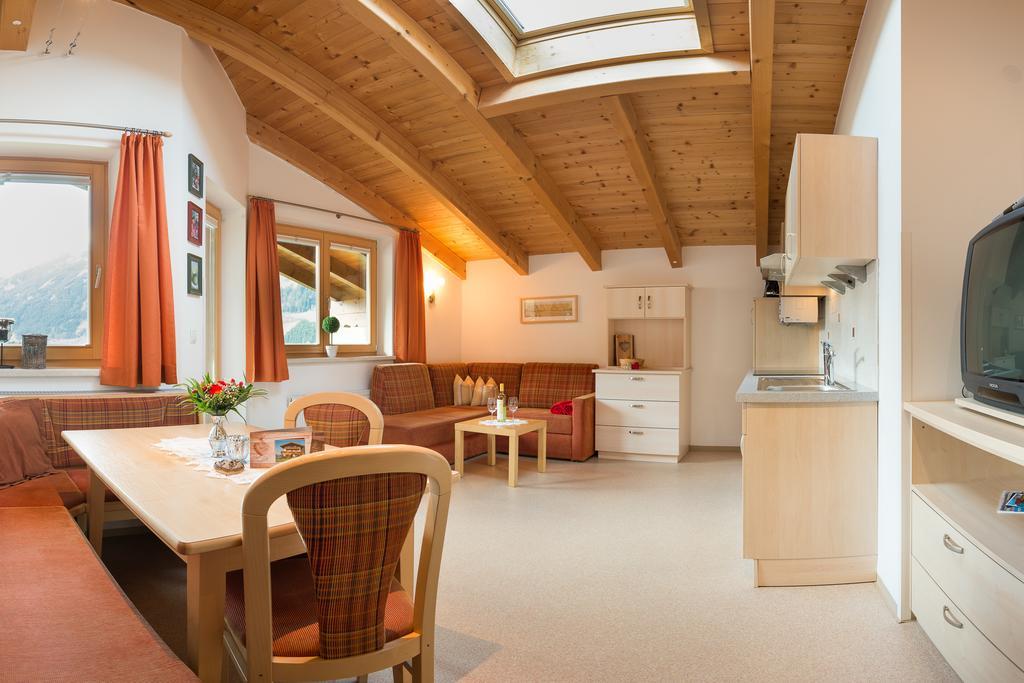 Hotel Haus Fernblick à Neustift im Stubaital Chambre photo